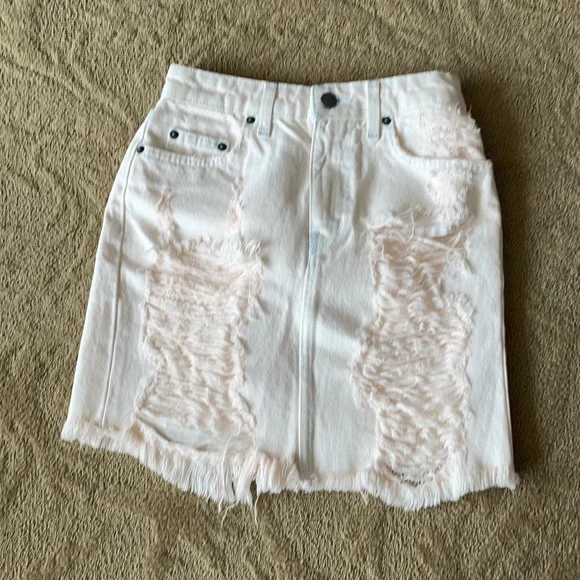 CARMAR denim skirt. - Picture 7 of 12